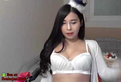 Asian busty sensual camgirl in stockings - pornoxo.com