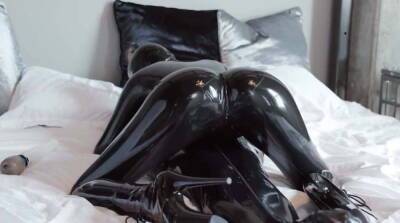 Latex Catsuit in bed - sunporno.com