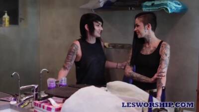 Goth Tattoo Roommates In Threesome Lesbian Sex - hclips.com