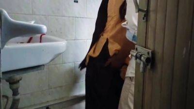 Madam Ne Mms Banayi College Girl Ne Bathroom Me Kiya Ghapagap - hclips.com - India