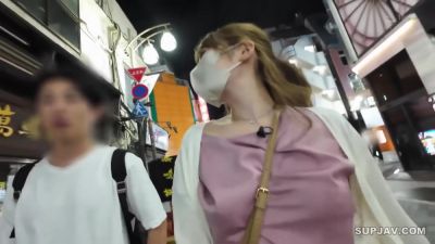 Japanese Babe wearing mask having sex with stranger - txxx - Japan