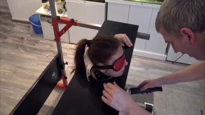 Slave Defenseless In The Pillory Driven To Orgasm On Sybian - hclips.com