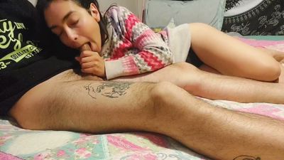Chilean college woman gives a deep blowjob to her tattooed partner - yesvids.com